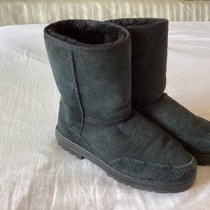 UGG black suede boots. Size W8.